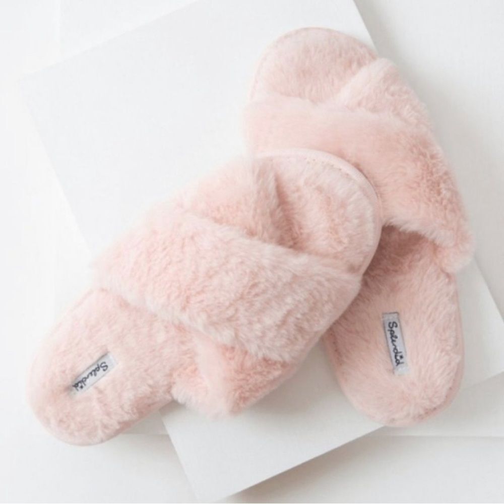 NEW splendid pink fuzzy slide on slippers